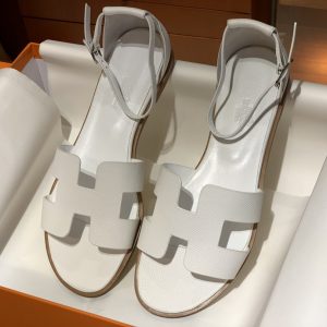 Saratov / station Trofimovskij 愛馬仕Hermès Santorini 涼鞋