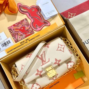 Yaroslavl’ / station Privolzhje LV TWINNY 手袋M46393