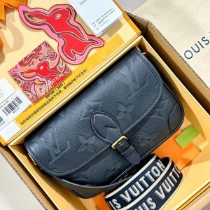 Zavolzhsk LV 路易威登DIANE 手袋M46386 lv diane手袋黑色