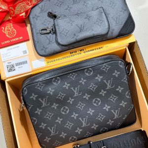 UAE United Arab Emirates 路易威登 LV Trio 郵差包M69443