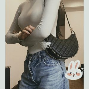 香奈兒月牙包專櫃價格CHANEL 23p月亮/月牙包大號 黑色〰️