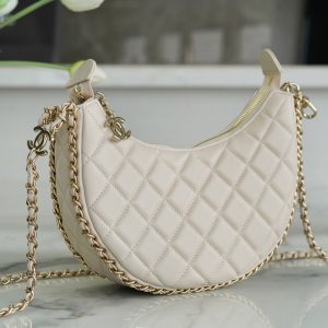 香奈兒月牙包尺寸對比圖CHANEL月牙包  大號 奶杏色