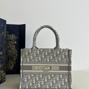 Indonesia 迪奧tote包價格Dior迪奧女士包包價格和圖片