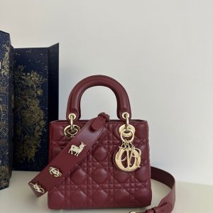 迪奧戴妃包值得入手嗎迪奧 Dior Lady戴妃四格繫列復古紅金