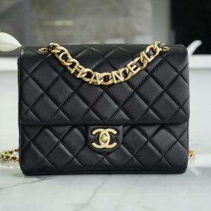 Australia CHANEL 23P新款 字母鏈條口蓋包 黑色 香奈儿的包