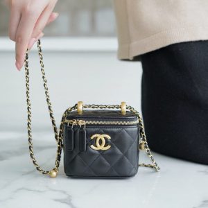 Saudi Arabia Riyadh CHANEL高級手工坊 雙金球mini盒子包