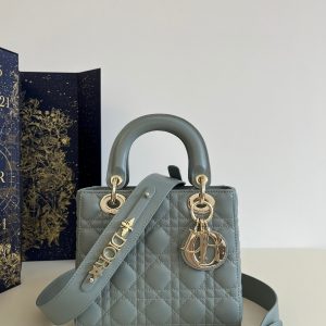 Qatar 迪奧 Dior Lady戴妃四格繫列巖右灰迪奧女包官網