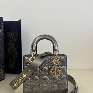 Bahrain East riffa迪奧戴妃包值得入手嗎Dior Lady戴妃四格