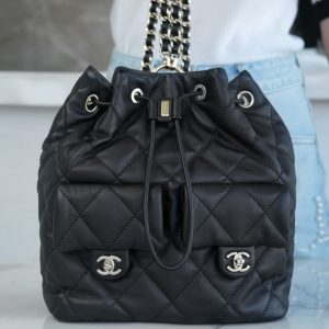 Qatar 香奈兒 CHANEL23b手工坊 雙肩包 黑色香奈兒雙肩包圖片