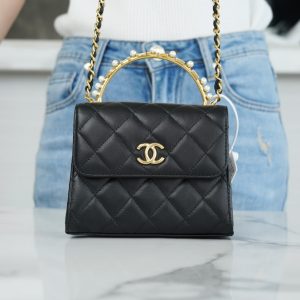 Calgary Canada  CHANEL23B秋冬新款 珍珠Kelly手柄鏈條包