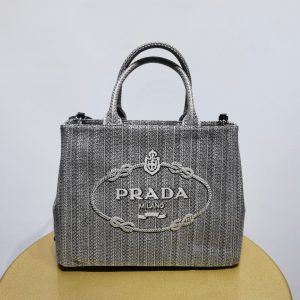 香港深水埗區 PRADA 普拉達新款托特包 普拉達托特包尺寸