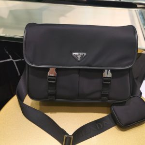 澳门聖安多尼堂區 PRADA 普拉達時尚休閑斜挎包郵差包大號