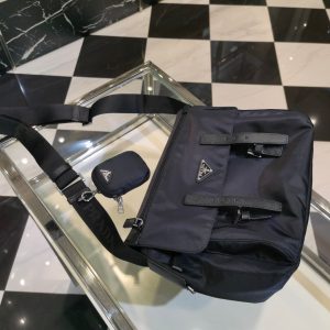 澳门風順堂區 PRADA 普拉達尼龍單肩包斜挎郵差包男女可用