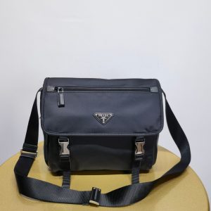 澳门聖方濟各堂區 PRADA 普拉達新款尼龍單肩包斜挎郵差包