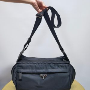 PRADA 普拉達新款尼龍斜挎包單肩包大號 普拉達包包的價格