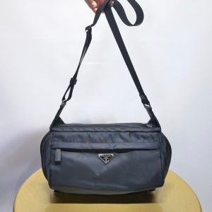 PRADA 普拉達 新款尼龍斜挎包單肩包 普拉達包包圖片最新款