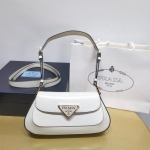 普拉達腋下包是什麽材質  PRADA新品亮面皮單肩包腋下包