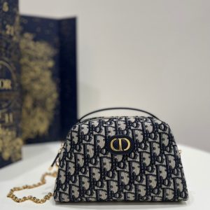 Calgary Canada迪奧 Dior Montaigne繫列貝殼鏈條包