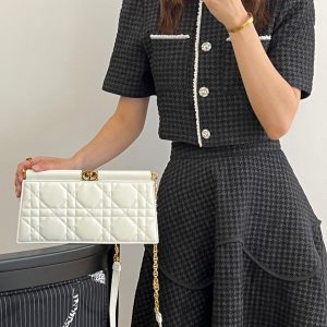 Adelaide Australia 迪奧的手包多少錢一個DiorCaro繫列手拿包