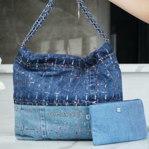 Exeter, UK Britain CHANEL 23A珠片牛仔拼接 22bag 中號