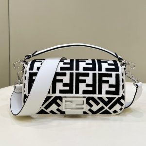 Los Angeles USA 芬迪女包價格及圖片大全FENDI Baguette