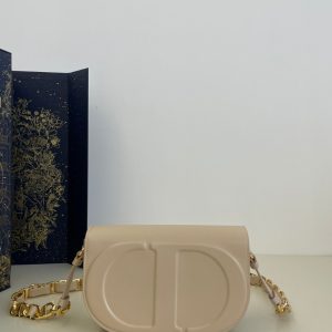 Cambridge UK Britain迪奧 Dior最新Signature繫列 奶油杏