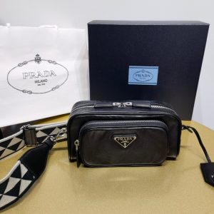 Novokuznetsk-vost普拉達PRADA新品復古褶皺羊皮單肩包斜挎包