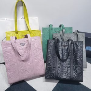 Novosibirsk /station Kleqiha PRADA新品褶皺羊皮托特包手提包