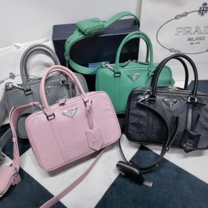 Orenburg 普拉達PRADA新品復古褶皺羊皮手提包斜挎包