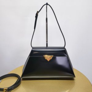 Perm’ / station Blotcnaya普拉達PRADA秋冬新款亮面皮手袋