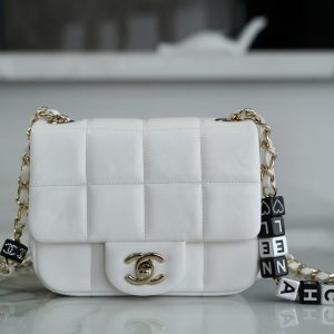 Surgut CHANEL 23c早春度假繫列最美骰子方胖子 正品皮 白色