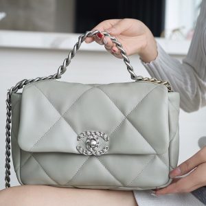 Yaroslavl’ / station Privolzhje CHANEL 19bag 22c 包包