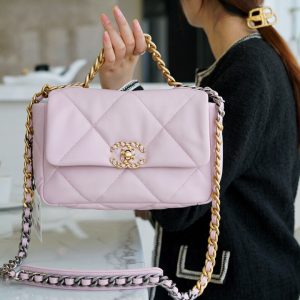 香港灣仔區CHANEL 19BAG 春夏新色淡粉 香奈兒包包官網