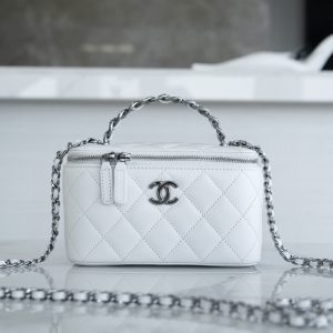 香港九龍城區 CHANEL 23k 水鉆手柄長盒子奢侈品牌香奈兒女包