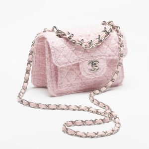 香奈兒經典口蓋包官網價格斜紋軟呢與銀色金屬 粉與淡米色