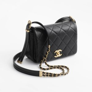 香奈兒包包中國香港官網CHANEL迷妳口蓋包羊皮革與金色金屬 黑