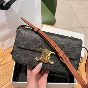 香港葵青區 思琳腋下包價格Celine Triomphe 經典腋下包