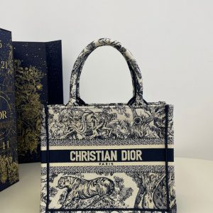 The Netherlands 迪奧 Dior Tote老虎刺繡經典配色 迪奧包包圖片