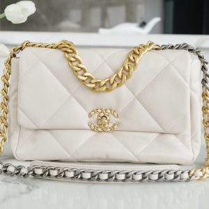 香港沙田區 香奈兒19bag中號官方價格CHANEL 19 bag 米白 中號