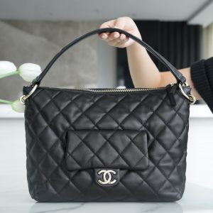 Exeter, UK Britain CHANEL 23b 秋冬新款  hobo腋下餃子包