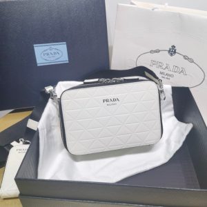 Berkakit普拉達相機包多少錢普拉達PRADA新款相機包斜挎包