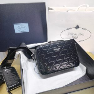 Biisk 普拉達相機包圖片PRADA普拉達包包是哪個國家的品牌