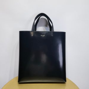Blagoveshensk普拉達PRADA新款男士亮面皮托特包手提包