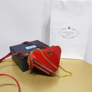 Yegor’yevsk 1普拉達包包圖片最新款PRADA新漆皮斜挎三角包