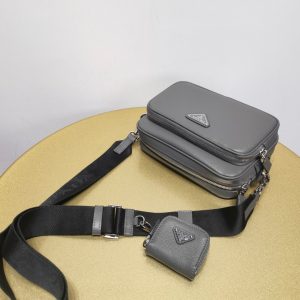 Izhewsk / station Pozim’ PRADA新款男士Saffiano牛皮單肩包斜挎包