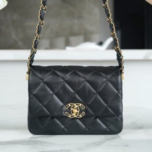 Kostroma novaya CHANEL 23k 秋冬繫列19 寬肩帶口蓋包