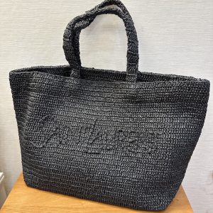 Singapore 聖羅蘭托特包有幾個尺寸的YSL拉菲草托特包