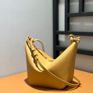 Saudi Arabia Dammam  LOEWE hammock吊床腋下包