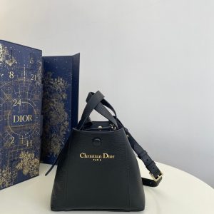Thailand Bangkok Dior Signature繫列水桶包迪奧包包多少錢