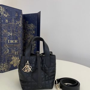 Vietnam  Hanoi Dior Toujours豎版繫列迷妳 迪奧包包官網價格